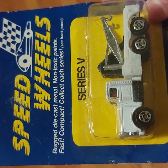 Vintage Series V die-cast toy vehicles - Picture 4 of 6